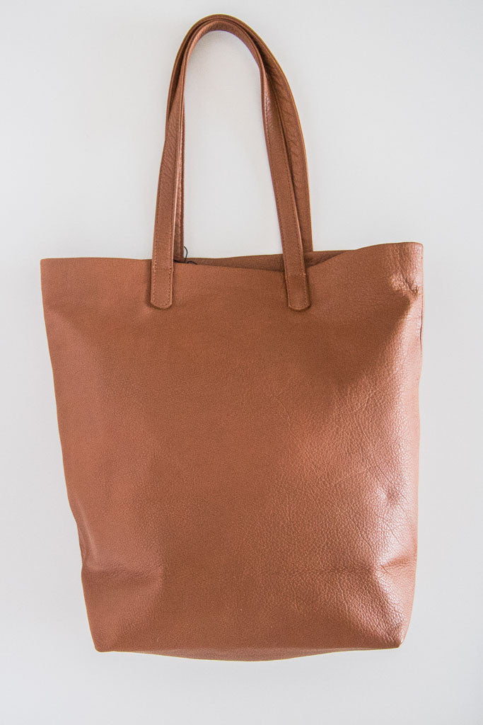 Basic Tote in Saddle